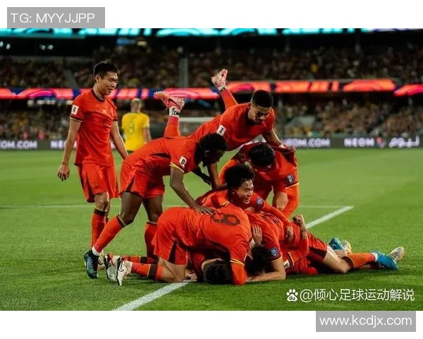 足球运动馆内激情四溢的比赛与训练活动全景展示与体验分享